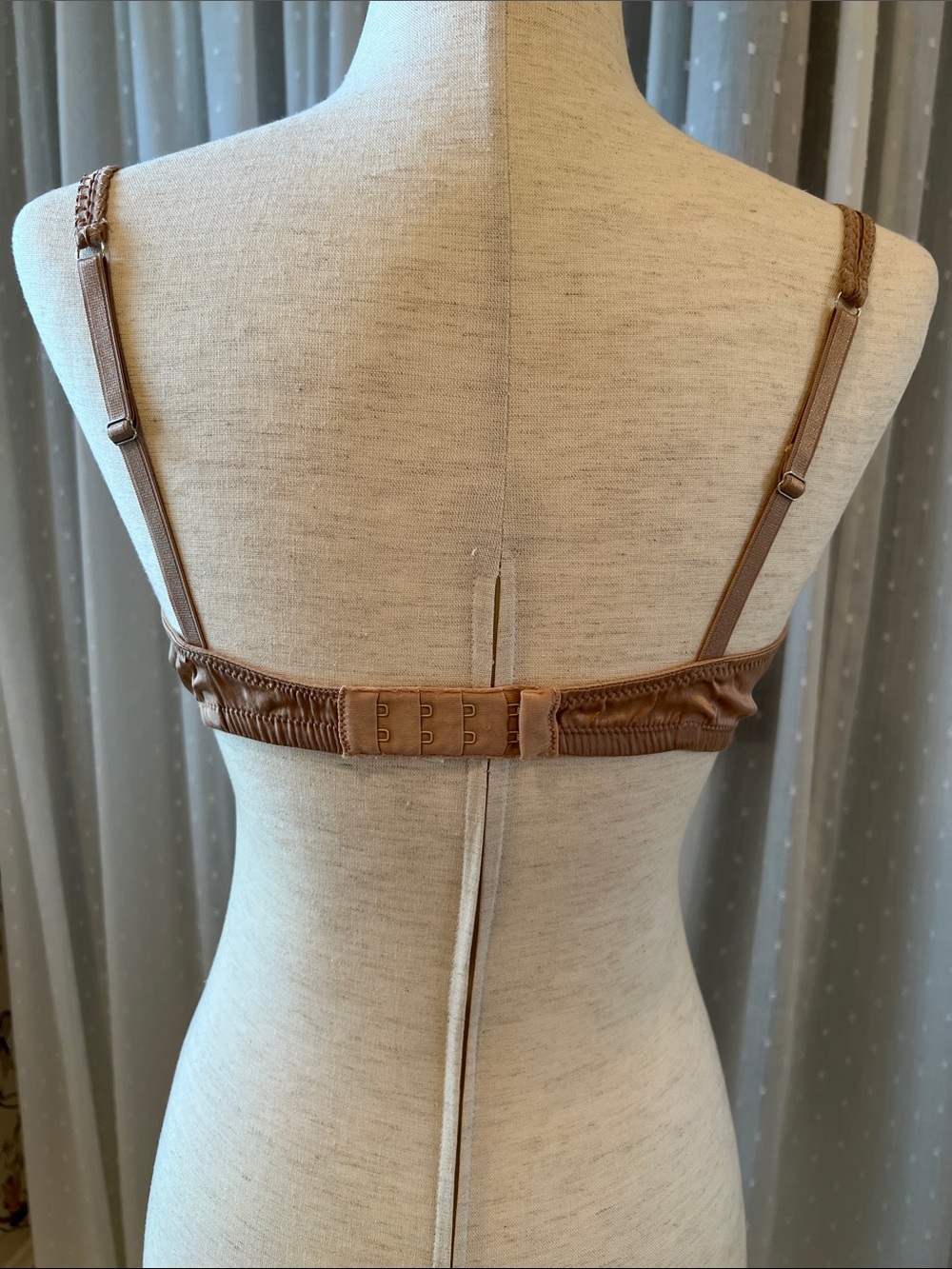INTIMISSIMI 100% SILK WIRELESS BRA IN CAPPUCCINO COLOR - Picture 3 of 5